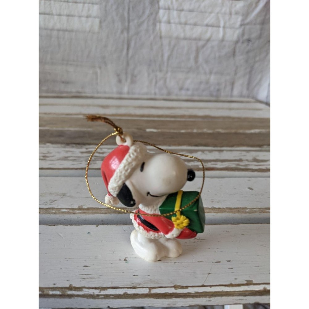 United features Snoopy Santa Green present ornamen